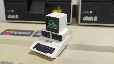 1:10 scale Apple II Retro Computer IIe IIc III IIgs plus no IBM Macintosh mini - Immagine 1 di 4
