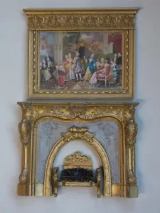 Maison de poupées style orné cheminée feu charbon et cadre photo lot échelle 1/12ème - Photo 1/1