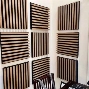 Pannelli decorativi isolanti assorbenti a listelli in legno per pareti ignifugo - Foto 1 di 24