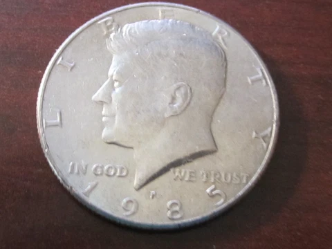 1985 P KENNEDY HALF DOLLAR NICE COIN FREE SHIPPING! Cover