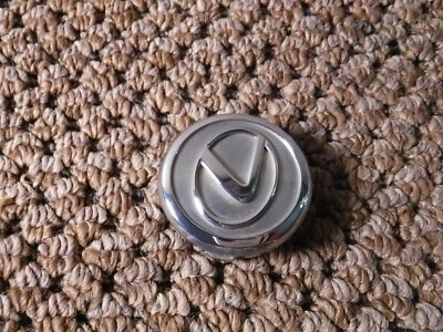 LEXUS ES330 / GS300 / GS400 / RX300 OEN ALLOY WHEEL CHROME CENTER CAP A-24 - Image 1 of 2