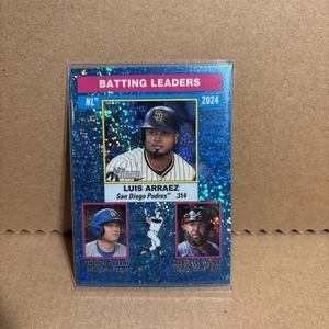 2025 Topps Heritage League Leaders Shohei Ohtani, Marcell Ozuna, Luis Arraez - Foto 1 di 2