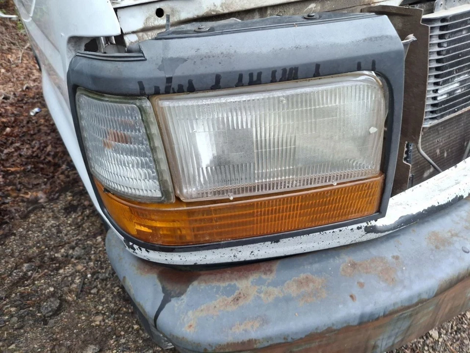 Conjunto de faros derechos para pasajeros Ford F250 1997 OEM usados 141 k millas Foto 1 de 1