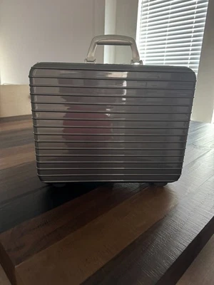 Attaché Rimowa Business Grooved 标志性 Aluminun 公文包 适合男女 — 第 1/4 张图片