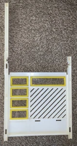 Pieza de pared de repuesto vintage Barbie con marco en A casa de ensueño con puertas y ventanas - Imagen 1 de 2