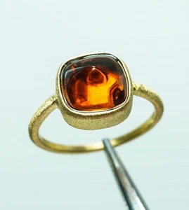 Anillo solitario vintage de oro de 14K con cojín de pan de azúcar de turmalina coñac corte bala - Imagen 1 de 8