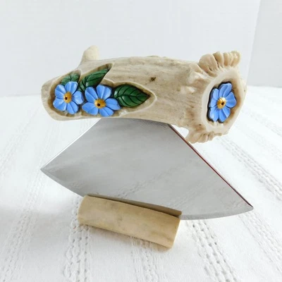 Нож Ulu Alaska из нержавеющей стали, резная костяная ручка и основание, не забудь меня б/у в отличном состоянии - Изображение 1 из 4