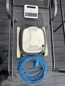 Pollroboter Dolphin 6 Jahre alt, Wand und Bodenreinigung - Bild 1 von 6