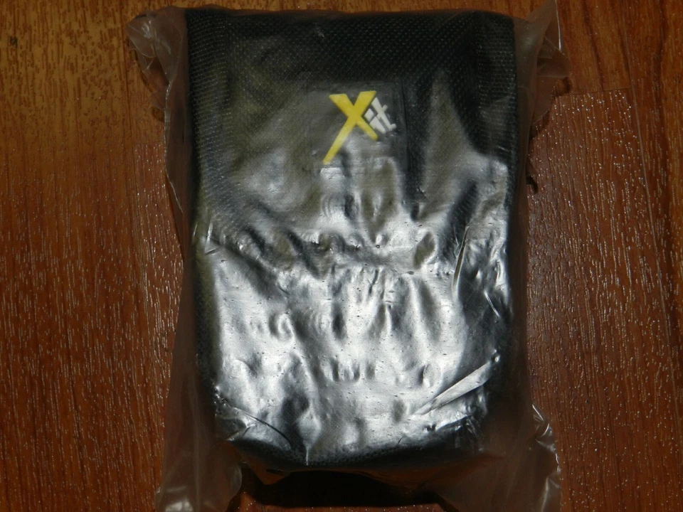 XIT XTPSC1 Deluxe Point and Shoot Camera Case (black)