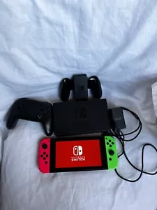 Consola Nintendo Switch con Joy-Cons Verde Neón y Rojo HAC-001 - Imagen 1 de 14