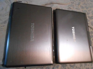 2 x Toshiba Satellite P845 & P845t parti molto danneggiate e mancanti COSÌ COM'È - Foto 1 di 10