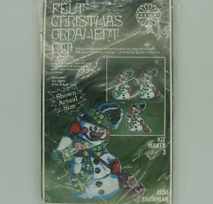 Felt Christmas Ornament Kit 4164 Snowman Vintage Holiday Makes 3 New NIP - Picture 1 of 8