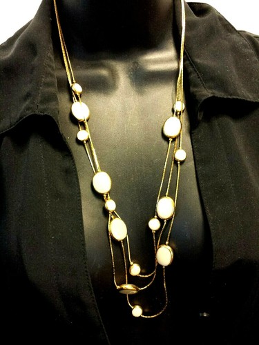 OFF WHITE Avon 3 Strand Goldt Chain Necklace Tailored Classic 1995 Off White Cabochon