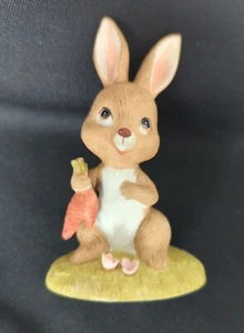 Vintage Bunny Rabbit Figurine Tan Holding Carrots Collectible Decor Taiwan - Picture 1 of 11