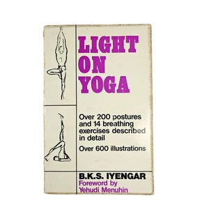 Light On Yoga By B.K.S. Iyengar Vintage Paperback Book 1974 - Picture 1 of 8