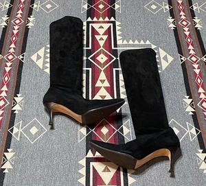 MANOLO BLAHNIK $1595 BLACK SUEDE KNEE HIGH BOOTS HEELS Sz 39 ITALY US 9 T26 - Picture 1 of 13