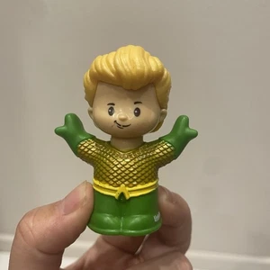 DC Comics Aquaman Figure Fisher-Price Little People Super Friends Blonde Scales - Picture 1 of 6