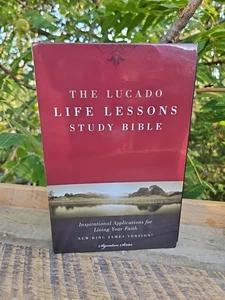 NKJV The Lucado Life Lessons Study Bible Signature Series Black Leathersoft - Bild 1 von 14