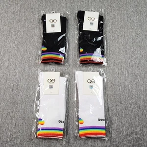 Programa de TV Queer Eye 4 pares de calcetines - 2 negros 2 blancos borde arco iris - talla única - Imagen 1 de 5