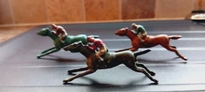 Totopoly Board Game Vintage 3 Metal Horses & Riders - Picture 1 of 4