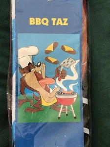 NOS! Vintage 1999 Looney Tunes Diavolo della Tasmania - Bandiera 28x40 Bandiera Bandiera "BBQ TAZ" Cookout - Foto 1 di 9