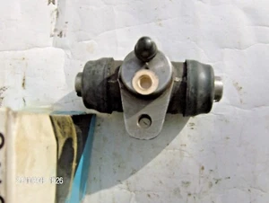 VW TRANSPORTER BRAKE CYLINDER - Picture 1 of 1