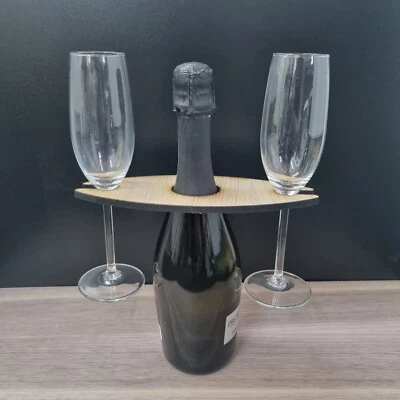Soporte para dos copas de vino de madera personalizado para botellas, 22,5 cm x 10 cm 8,5" x 8,5" Foto 1 de 4