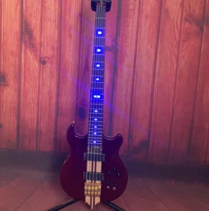 Bajo Eléctrico de Cuerpo Sólido 5 Cuerdas Cuello Rojo A Cuerpo Azul Luz LED - Imagen 1 de 7
