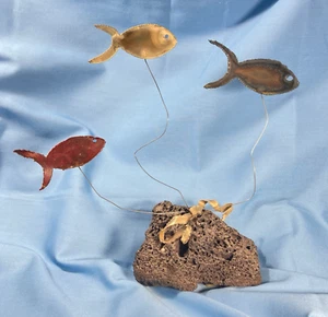 Messing Metall, Draht und Bimsstein Fisch Kunstwerk, 1973 - Bild 1 von 8