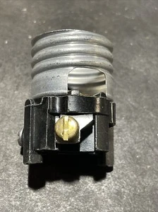 LEVITON # 8004-M PRESA LAMPADA INTERNA SENZA CHIAVE 660W-250V BASE MEDIA - Foto 1 di 9
