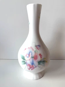 Aynsley Little Sweetheart Fine Bone English China Vase Excellent Condition - Picture 1 of 7