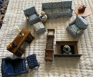 VINTAGE KONVOLUT Puppenstubenmöbel Wohnzimmer/Bibliotheksmöbel - Bild 1 von 3