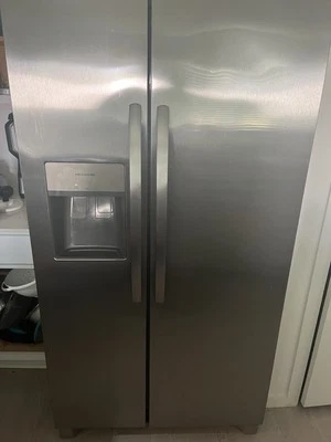 ¡¡¡NUEVO!!! Frigidaire, plata/acero inoxidable, nevera lado a lado Foto 1 de 4