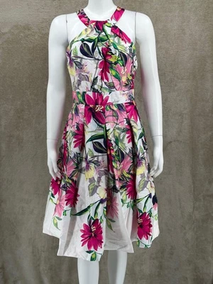 Vestido Eliza J Mujer 8 Blanco Rosa Floral Ajuste y Acampanado Sin Mangas Halter Primavera Foto 1 de 4