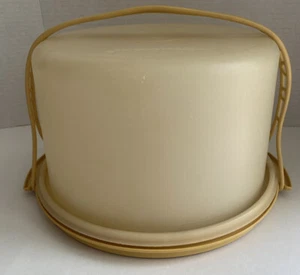 A VINTAGE TUPPERWARE YELLOW CAKE CARRIER WITH HOLDER - Picture 1 of 8