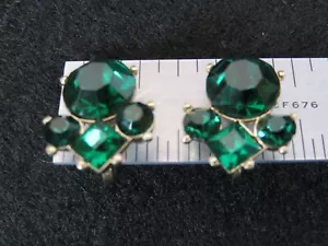 Pendientes Coro verde oscuro 4 racimo de diamantes de imitación tornillo en tono dorado 3/4 por 5/8 pulgadas - Imagen 1 de 5