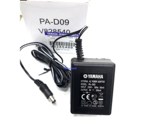 YAMAHA PA-D09 Alimentatore 9 V0LT 300mA ORIGINALE YAMAHA PA D09 V8285400 - Foto 1 di 2