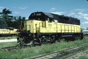 St Lawrence & Atlantic EMD GP40 Kodachrome original Kodak slide - Picture 1 of 1