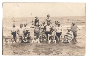Zingst Männer u. Kinder am Meer in Bademode Male childrens Bath Foto RPPC ~1910 - Picture 1 of 2