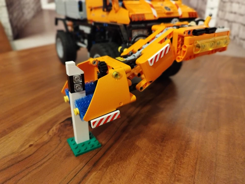 Lego Technic Technik MOC für 8110 Unimog Leitpfostenreiniger Anbauteil Neuwer. - Bild 1 von 4