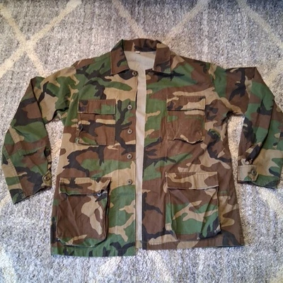 Abrigo Chaqueta de Campo de Combate Camuflada Bosque Ejército de Estados Unidos Grande Regular Foto 1 de 4