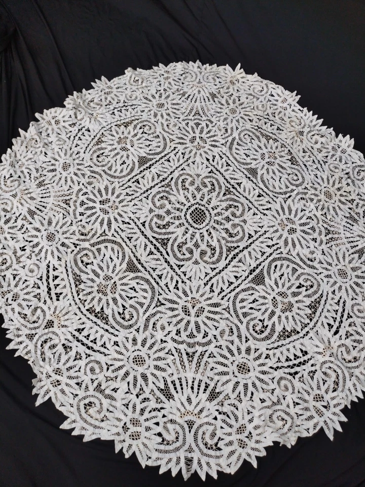 Vintage Handarbeit Battenburg Leinen Spitze Tischdecke rund Handarbeit A102 - Bild 1 von 4