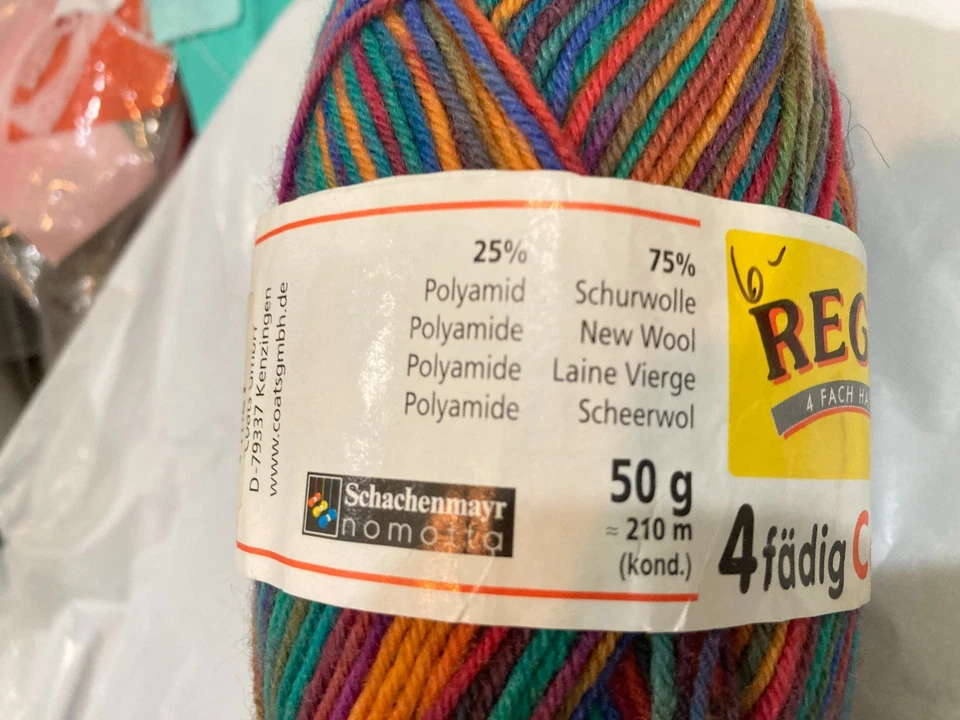 Línea de diseño de hilo de calcetín Ball Regia de 50 g por Kaffe Fassett Foto 1 de 4