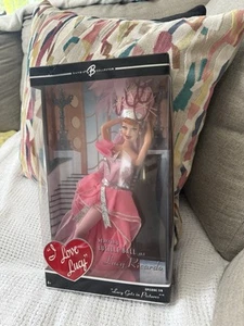 G618 I Love Lucy~Barbie "Lucy Gets In Pictures" Barbie Collector’s~Episode #116 - Bild 1 von 6