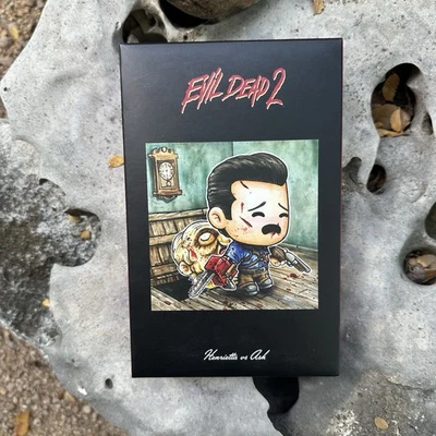 Caja de botín exclusiva Evil Dead 2 Henrietta vs. Ash Artist Series nuevo estado Foto 1 de 4
