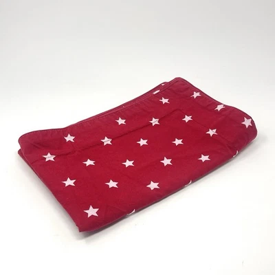 Almohada estándar Pottery Barn Kids roja con estrellas blancas algodón orgánico farsa Foto 1 de 3