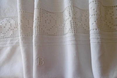 Taie d'oreiller en Lin avec large Entredeux joli Monogramme et Plis Religieuses - Photo 1/3