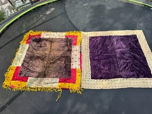 JUEGO DE 2 MANTAS DE TERCIOPELO DE RETAZOS BORDADOS VINTAGE HECHAS A MANO - Imagen 1 de 18