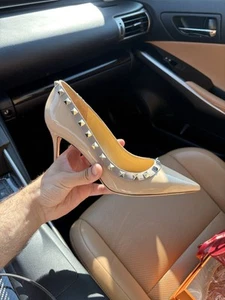 Size 7 Rockstud Patent Leather Pumps Valentino model - Picture 1 of 5