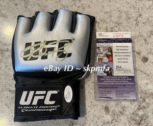 'ROWDY' RONDA ROUSEY ~ JSA 100% Authentic Signed UFC Glove Auto COA - Picture 1 of 4
